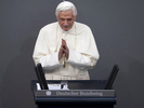 Papst Benedikt XVI. bei seiner Rede im Deutschen Bundestag (Bild: AP / Markus Schreiber)