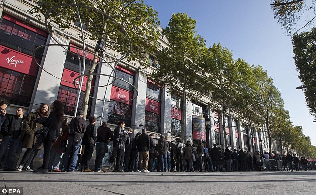 Flash sale: Fans queue up on the Champs Elysee for Rolling Stones tickets