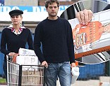 Joshua Jackson stops by Whole Foods with his girlfriend, actress Diane Kruger in West Hollywood