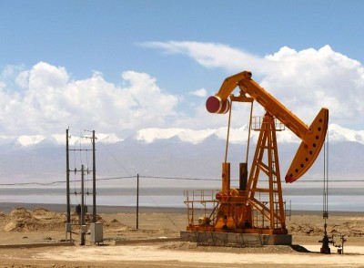 800px-Oil_well
