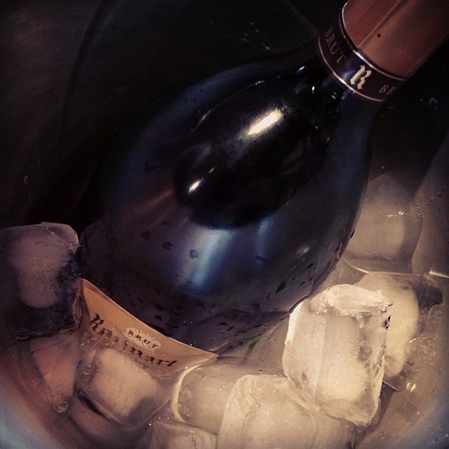 #ruinart #brut #champagne #bulles #merrychristmas #joyeuxnoel #xmas #noel 🎄🎁🎉🎅🎄🎁🎉🎅🎄🎁🎉🎅