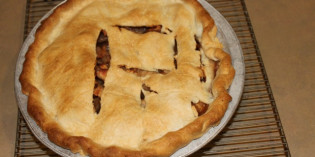 Easy Apple Pie – Fresh and from Food Storage
