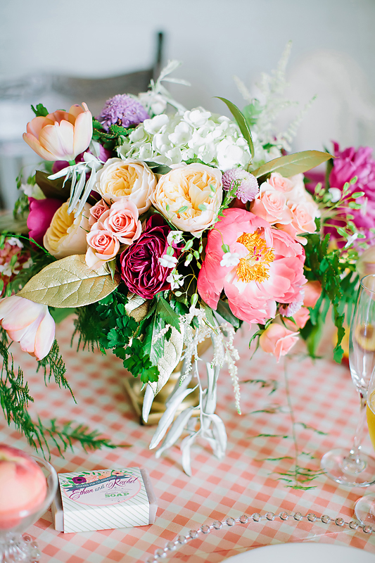 Styled Shoot: Georgia Peach Meets Radiant Orchid - www.theperfectpalette.com - Design Loves Detail