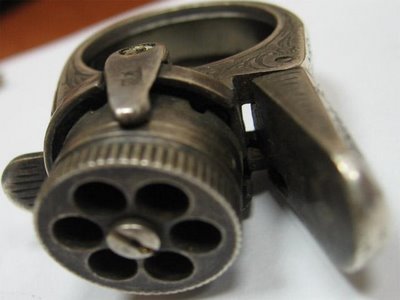 bague+pistolet+a+broche 06 Weapons that make you wonder