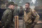 Brad Pitt (oik.) on tiukka kersantti sotaelokuvassa Fury.
