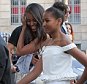 epa04805256 Sasha (R) and Malia, daughters of US President Barack Obama and First Lady Michelle, walk through Corso Como in the centre of Milan, Italy, 17 June 2015.  EPA/MATTEO BAZZI