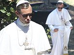 OIC - XCLUSIVEPIX.COM -  EXCLUSIVE  CALL 07768836669 FOR FEES BEFORE USE 
Jude Law dressed as the Pope during the break of the set The Young Pope, TV series directed by Paolo Sorrentino, in the park of the Villa Medici in Rome 4th July 2015
Photos Andrea Venturini/Xclusive Pix/OIC 0203 174 1069