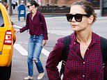 August 7, 2015: Katie Holmes is spotted taking a taxi cab in mid-town New York City. Mandatory Credit: PapJuice/INFphoto.com Ref: infusny-286