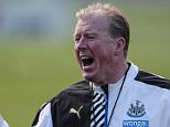 NEWCASTLE UPON TYNE, ENGLAND - OCTOBER 15: Newcastle Head Coach Steve McClaren shouts out during the Newcastle United Training session at The Newcastle United Training Centre on October 15, 2015, in Newcastle upon Tyne, England. (Photo by Serena Taylor/Newcastle United via Getty Images)