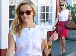 21 October 2015.
Reese Witherspoon is pictured out in Brentwood.
Credit: BG/GoffPhotos.com   Ref: KGC-300/151021FZ1
**UK, Spain, Italy, China, South Africa Sales Only**