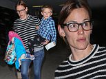 21 Oct 2015 - LOS ANGELES - USA  JENNIFER GARNER AT LAX   BYLINE MUST READ : XPOSUREPHOTOS.COM  ***UK CLIENTS - PICTURES CONTAINING CHILDREN PLEASE PIXELATE FACE PRIOR TO PUBLICATION ***  **UK CLIENTS MUST CALL PRIOR TO TV OR ONLINE USAGE PLEASE TELEPHONE  44 208 344 2007 ***