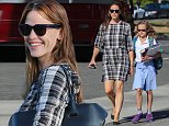 22 Oct 2015 - SANTA MONICA - USA  JENNIFER GARNER AND DAUGHTER VIOLET AT BRISTOL FARMS IN SANTA MONICA.   BYLINE MUST READ : XPOSUREPHOTOS.COM  ***UK CLIENTS - PICTURES CONTAINING CHILDREN PLEASE PIXELATE FACE PRIOR TO PUBLICATION ***  **UK CLIENTS MUST CALL PRIOR TO TV OR ONLINE USAGE PLEASE TELEPHONE  44 208 344 2007 ***