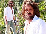 144343, EXCLUSIVE: Rob Lowe shows off his castaway looks as he films scenes for 'The Grinder' at a LA beach. Los Angeles, California - Thursday October 29, 2015. Photograph: Pedro Andrade, © PacificCoastNews. Los Angeles Office: +1 310.822.0419 sales@pacificcoastnews.com FEE MUST BE AGREED PRIOR TO USAGE
