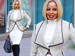 UK CLIENTS MUST CREDIT: AKM-GSI ONLY\nEXCLUSIVE: New York, NY - Mary J. Blige stops to strike a pose in New York City