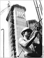 Bundesarchiv Bild 183-J0724-0020-001, Karl-Marx-Stadt, Bau "Große Stadthalle", Bauarbeiter.jpg