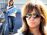 Mandatory Credit: Photo by Startraks Photo/REX Shutterstock (5491331c)\n Halle Berry\n Halle Berry out and about, Los Angeles, America - 12 Dec 2015\n Halle Berry goes shopping at Ralph's Grocery Store\n