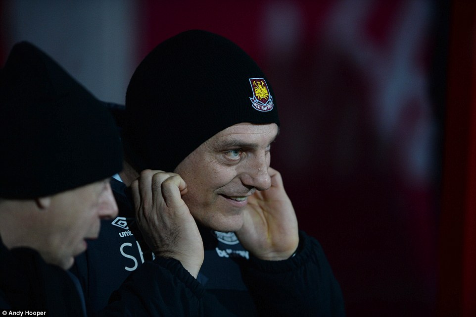 West Ham manager Slaven Bilic pulls his hat down over his ears in a bid to beat the cold conditions on the south coast