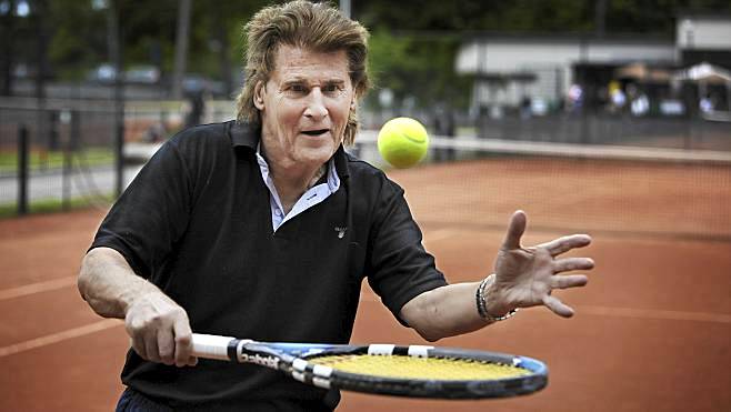 Tennis on Frederikin lempiharrastuksia. Pelaamiseen on erinomaiset mahdollisuudet Kanarialla.