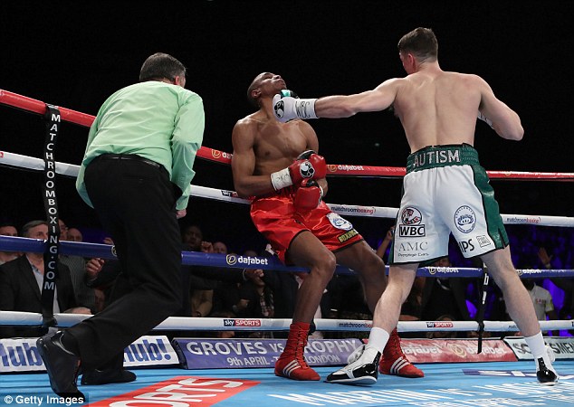 Mohoumadi was under pressure throughout and had no answer to Smith's barrages 