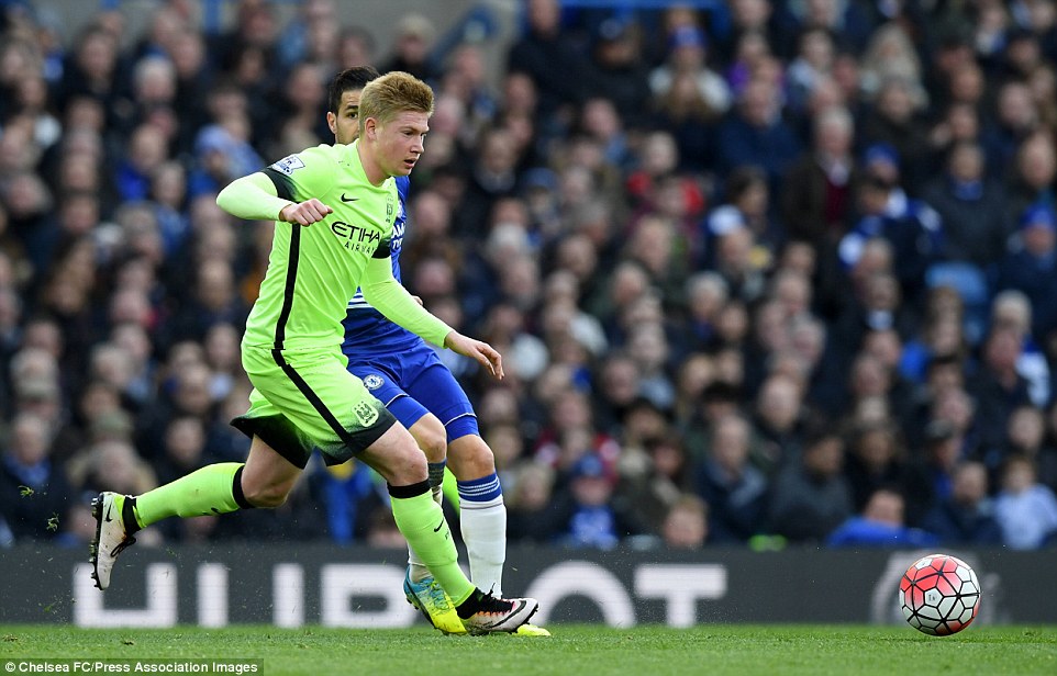 Belgian midfielder De Bruyne led a quick counter attack after Manchester City cleared a Chelsea corner before passing the ball to Aguero