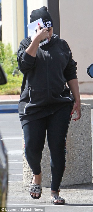 Blac Chyna and Rob Kardashian appear to be getting along just fine as they were spotted running errands in Calabasas, California, on Friday