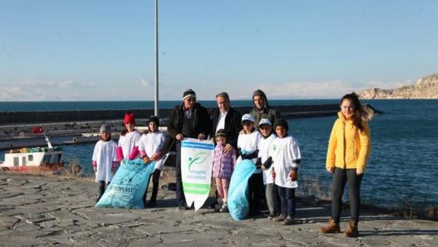 Van Gölü sahilinde temizlik kampanyası