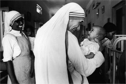प्रेम, दया और सेवा का पाठ पढ़ाने वालीं मदर टेरेसा का तस्वीरों में...