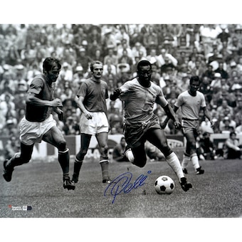 Pele Brazil National Team Fanatics Authentic Autographed 16" x 20" Black & White Horizontal Running Photograph