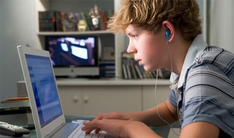 Contoh-Pidato-Tentang-Pengaruh-Internet-Terhadap-Remaja