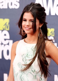 Selena Gomez mtv movie movie awards red carpet fashion
