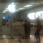 Il negozio Apple Store Fiordaliso si prepara per l'inaugurazione di domani