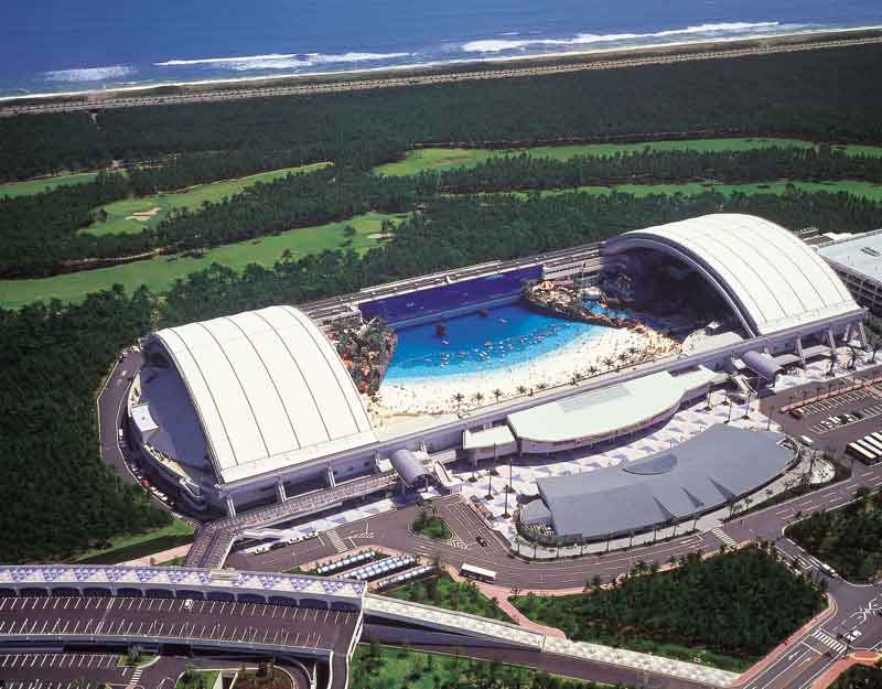 the world\'s largest indoor swimming pool
