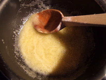 Making sour cream sauce
