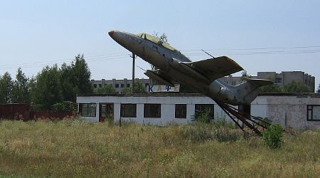 Entrada a la base aérea de Zaporizhia