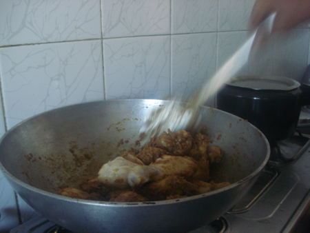 mixing-chicken-with-masala