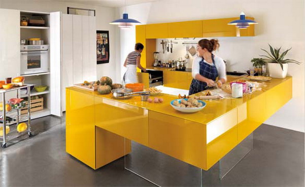 Ini dia dapur rumah minimalis dengan meja berpelapis kaca yang tahan gores dan mudah dibersihkan dari noda membandel. Warna dasar nya yang kuning cerah dapat memberi suasana ceria pada dapur Anda