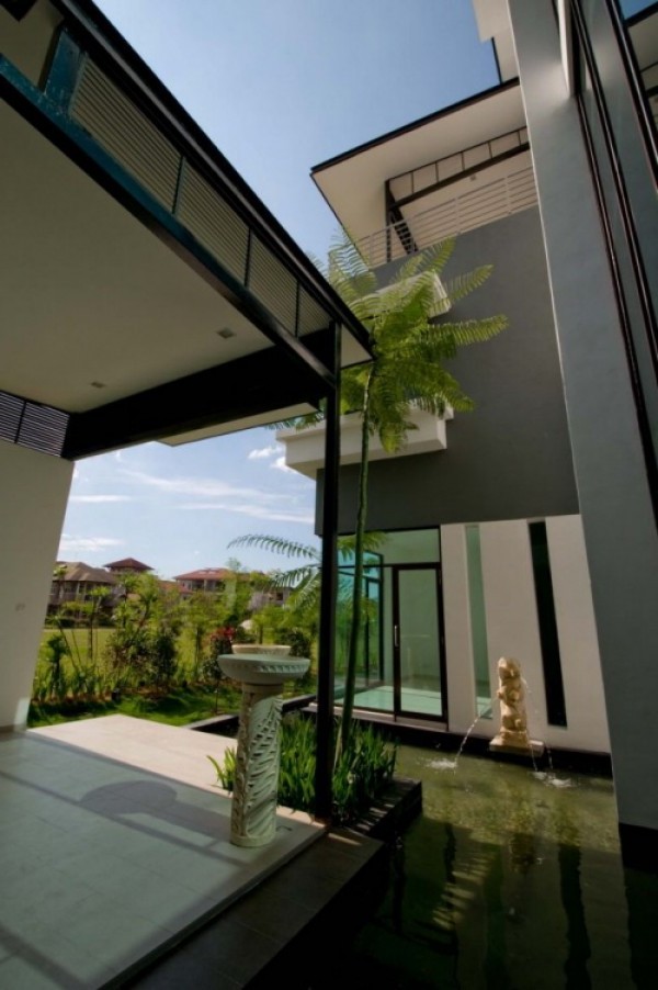 model teras rumah minimalis dengan tanaman hijau