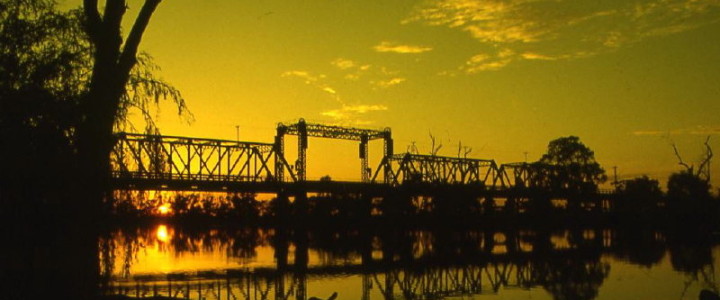 https://web.archive.org/web/20130430162637im_/http://oneriver.com.au/wp-content/uploads/2013/01/Murray-River-Bridge-at-Mildura-1980s_1_1-720x300.jpg
