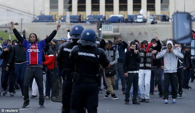 Trocadéro 13 mai 2013 Trocadéro : barbarie des racailles et trahison de Manuel Valls !
