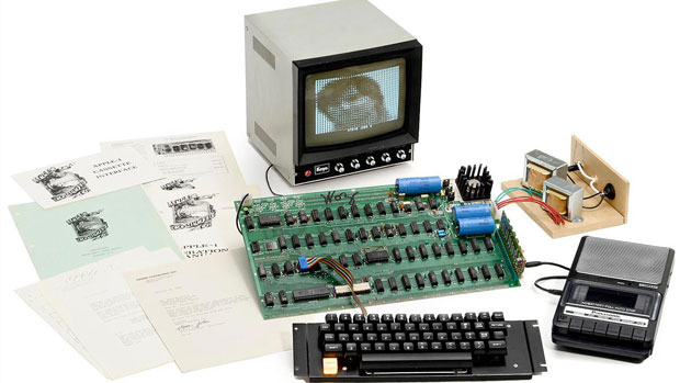 Apple-1 sells for £440,000, sets world record price 