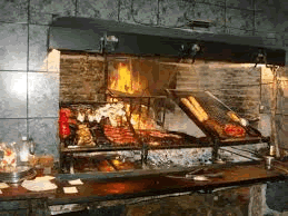Typical Uruguay restaurant grill anticipates Tannat-based wines. (GI)