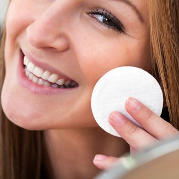 cleansing-face-tonic-cotton-pad