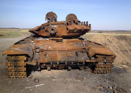 A destroyed T-72 tank, which presumably came from Russia, is seen on a battlefield near separatist-controlled Starobesheve, eastern Ukraine, October 2, 2014. REUTERS/Maria Tsvetkova