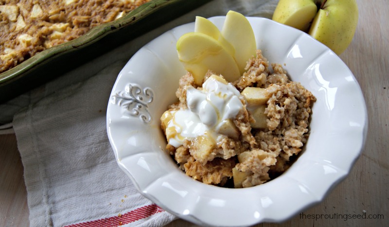 apple pie baked oatmeal--thesproutingseed.com (oatmeal is soaked for proper digestion) #realfood #wapf 