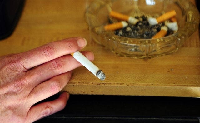 Smoking brought near poverty to 400,000 children last year in the UK