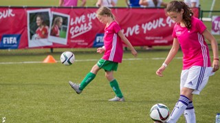 Two girls in action at the first Belgian Live Your Goals event