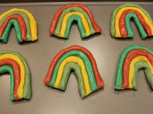 eco kids, green kids, eco baby, green baby, sustainable design for kids, organic recipes, recipes, how to, rainbow cookies, st patricks day, jennie lyon, baking with kids