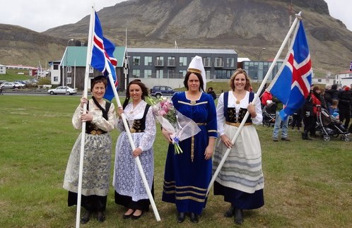 נשים איסלנדיות בלבוש מסורתי