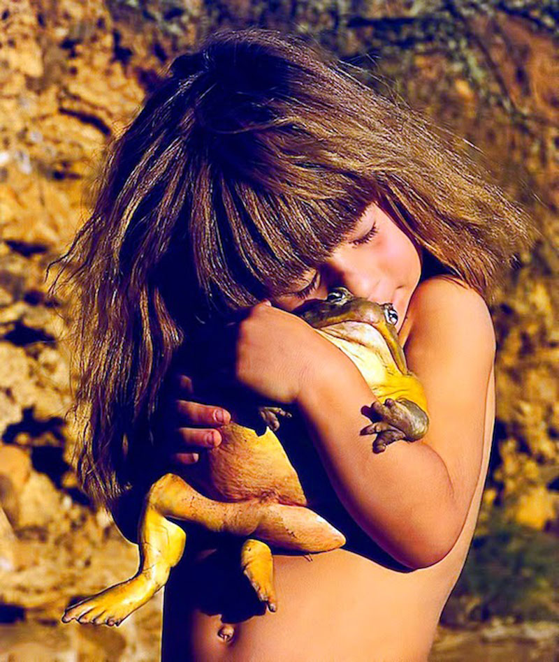 Breathtaking-Photos-Of-A-Little-Girl-'Tippi'-Growing-Up-Alongside-Wild-Animals-in-Southern-Africa9