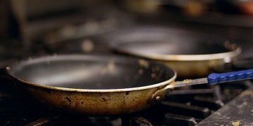 Ceramic Coated Cooking Pans May be Killing You With Color